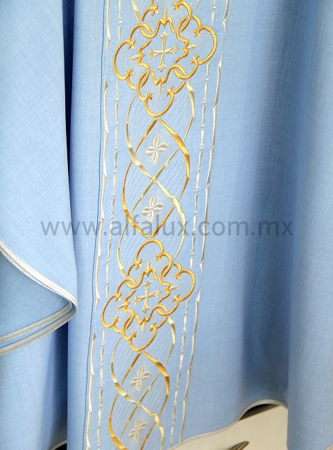 02 Royal Azul Cielo Skew WEB